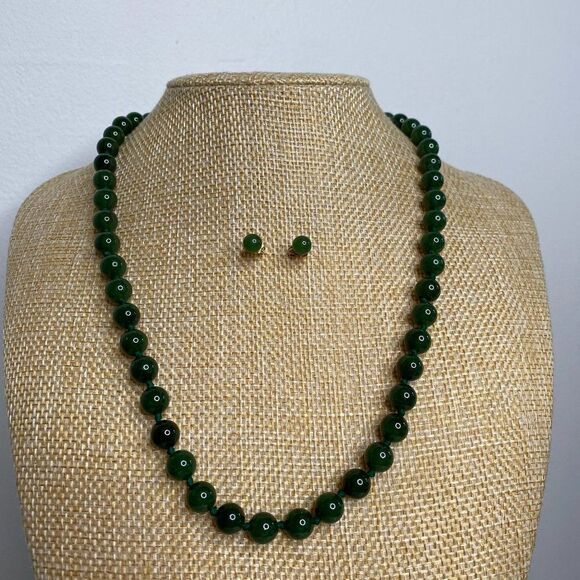 BIRK’S Nephrite Jade Beaded Necklace & Earring Set - Picture 1 of 4